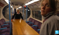 Vieux bus et métros londoniens : en voiture pour un nouveau départ !