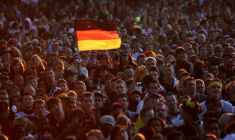 Des fans de footbal lors d'un visionnage public du quart de finale de l'Euro 2008 entre l'Allemagne et le Portugal à Hambourg