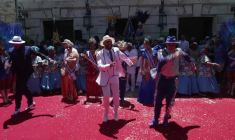 Brésil: le roi Momo et le maire de Rio donnent le coup d'envoi du carnaval avec la remise des clés