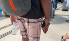 Départs en vacances: voyageurs en gare de Lyon à Paris