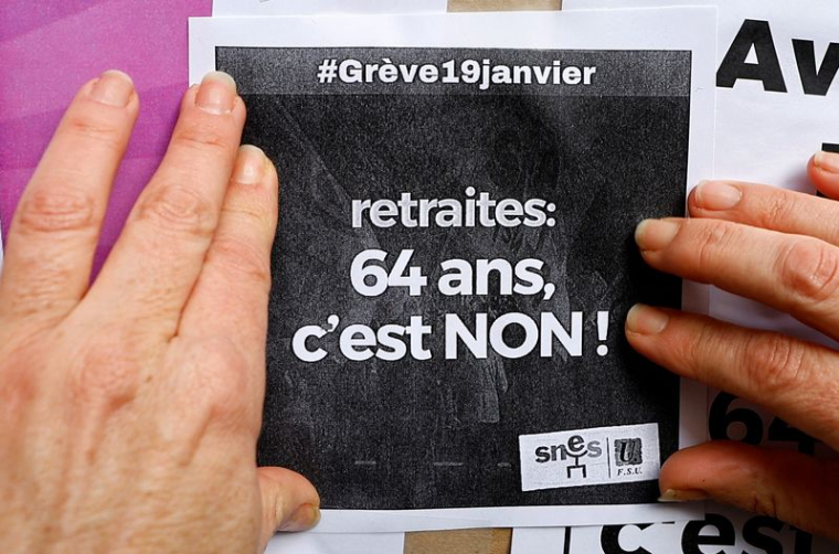 Photo d'une pancarte en vue d'une grève nationale contre la réforme des retraites