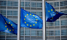 Les drapeaux de l'Union européenne devant le siège de la Commission européenne à Bruxelles