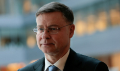 Le commissaire européen à l'Economie Valdis Dombrovskis, lors des réunions de printemps du FMI et du Groupe de la Banque mondiale à Washington, le 16 avril 2026 ( AFP / Kent Nishimura )
