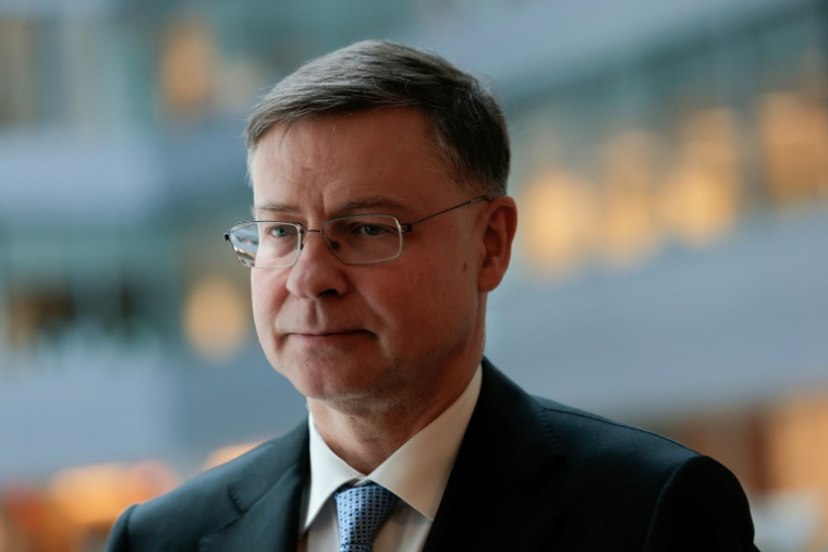 Le commissaire européen à l'Economie Valdis Dombrovskis, lors des réunions de printemps du FMI et du Groupe de la Banque mondiale à Washington, le 16 avril 2026 ( AFP / Kent Nishimura )