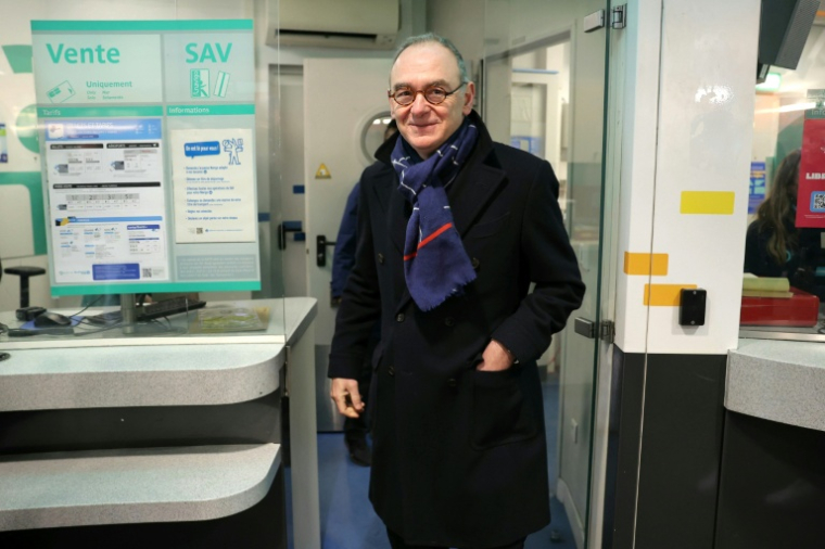 Xavier Piechaczyk, récemment nommé directeur général de la RATP, visite la gare de Val de Fontenay à Fontenay-sous-Bois, le 17 février 2026 dans le Val-de-Marne ( AFP / Thomas SAMSON )