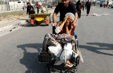 Les Palestiniens fuyant le nord de la bande de Gaza se déplacent vers le sud, dans le centre de la bande de Gaza