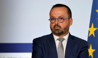 Le ministre de la Santé, Yannnick Neuder, le 28 avril 2025 à Paris ( AFP / Ludovic MARIN )