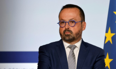 Le ministre de la Santé, Yannnick Neuder, le 28 avril 2025 à Paris ( AFP / Ludovic MARIN )