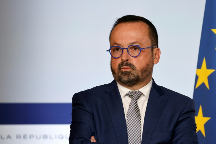 Le ministre chargé de la Santé et de l'Accès aux soins Yannick Neuder, le 28 avril 2025 à Paris ( AFP / Ludovic MARIN )