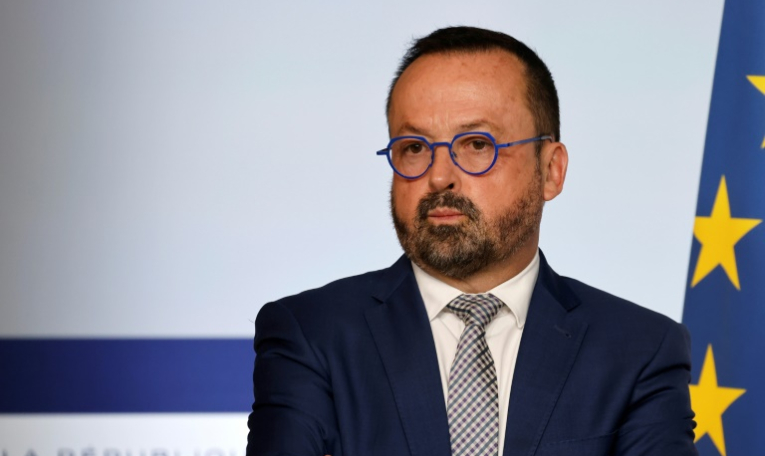Le ministre de la Santé, Yannnick Neuder, le 28 avril 2025 à Paris ( AFP / Ludovic MARIN )
