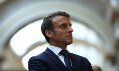 Le président français Emmanuel Macron au musée du Louvre à Paris, France