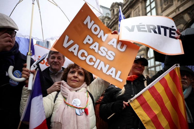CORONAVIRUS: DES MANIFESTATIONS EN FRANCE CONTRE LE PASS VACCINAL