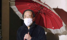Kazuo Ueda, ancien membre du conseil d'administration de la BOJ, s'adresse aux médias à Tokyo