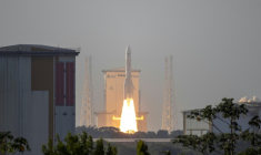 Une fusée Ariane 6 décolle de Kourou, en Guyane française,  le 27 août 2026 ( AFP / RONAN LIETAR )