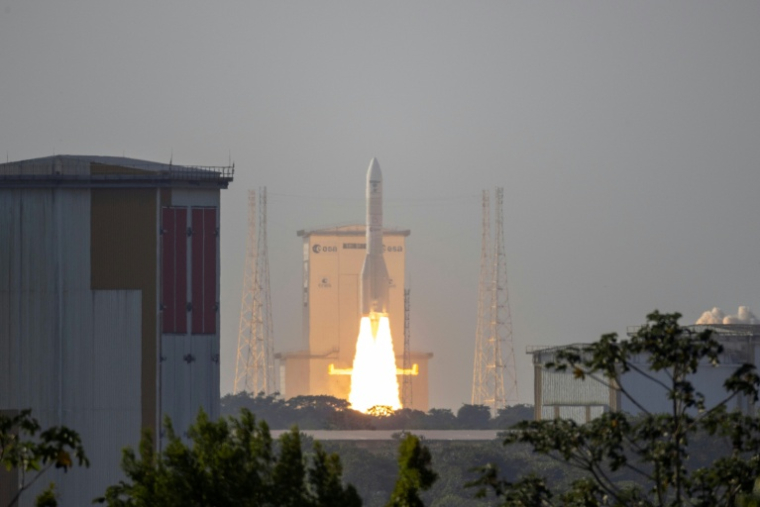 Une fusée Ariane 6 décolle de Kourou, en Guyane française,  le 27 août 2026 ( AFP / RONAN LIETAR )