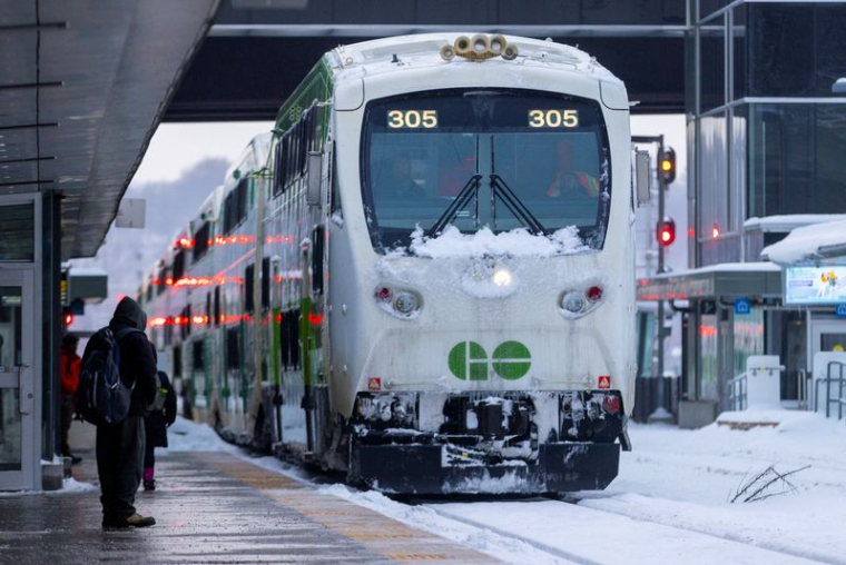 Un train GO à Hamilton, Ontario, Canada