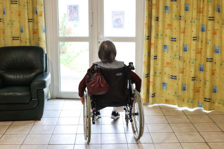 "La fermeture d'un Ehpad demeure une décision exceptionnelle, prise uniquement lorsque la sécurité des résidents ne peut plus être garantie autrement", ont souligné l'ARS et le département. ( AFP / CHARLY TRIBALLEAU )