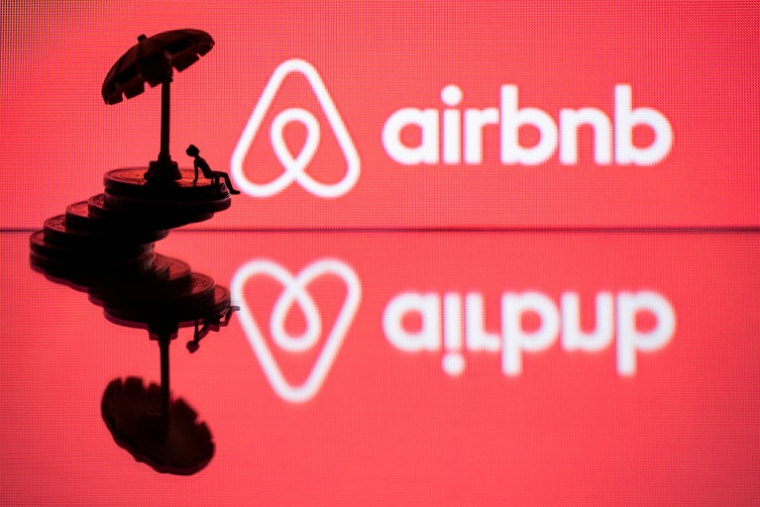 De New York à Tokyo en passant par Barcelone et Paris, un nombre croissant de villes à travers le monde ont imposé ou promis des restrictions sur les locations touristiques ces dernières années ( AFP / JOEL SAGET )