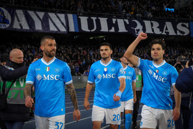 Naples enfonce la Fiorentina et se remet la tête à l'endroit