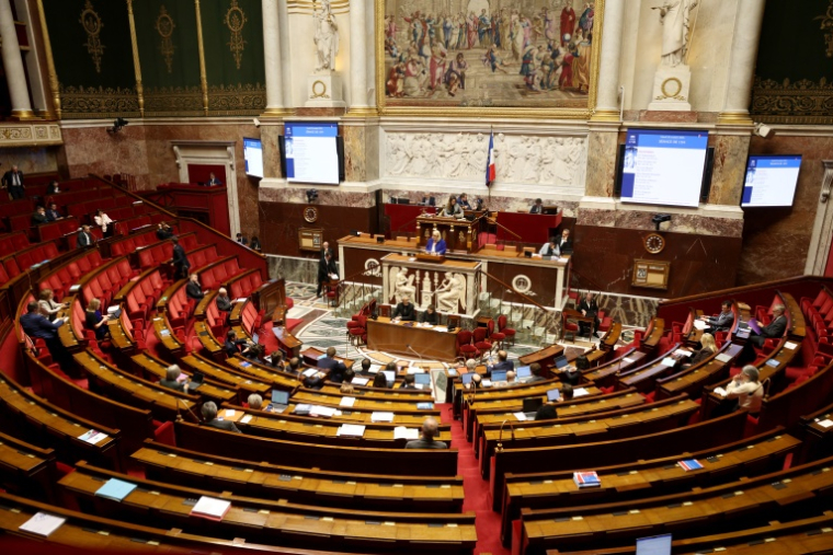 Un hémicycle de l'Assemblée nationale quasi déserté pour l'ouverture du débat budgétaire de la Sécurité sociale à Paris, le 20 octobre 2026 ( AFP / Kenzo TRIBOUILLARD )