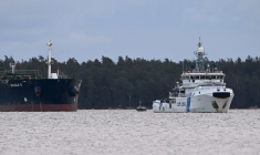 Un navire des gardes-côte finlandais à Borga, en Finlande, le 24 décembre 2024. ( Lehtikuva / JUSSI NUKARI )