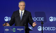 Le secrétaire général de l'OCDE Mathias Cormann s'exprime le 3 juin 2025 au siège de l'OCDE à Paris ( AFP / GEOFFROY VAN DER HASSELT )