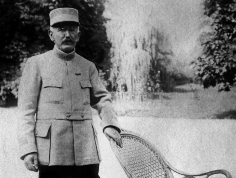 Photo d'archive non datée du capitaine Alfred Dreyfus en uniforme, prise dans un endroit inconnu après sa réhabilitation ( AFP / - )