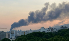 De la fumée s'élève dans le ciel de Téhéran après une frappe israélienne contre le siège de la télévision d'Etat, le 16 juin 2025 ( AFP / - )