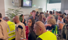 Des habitants se réfugient dans une gare de Tel-Aviv après des tirs de missiles iraniens