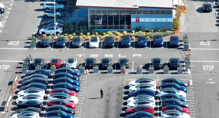 L'économie américaine fait preuve d'une résistance étonnante. Malgré le niveau élevé des taux d'intérêt, elle n'entre toujours pas, pour le moment, en récession. (© AFP)