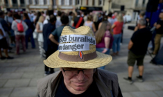 Lors d'un rassemblement pour réclamer le gel de la fiscalité du tabac, à Muret, en Haute-Garonne, le 7 septembre 2026 ( AFP / Ed JONES )