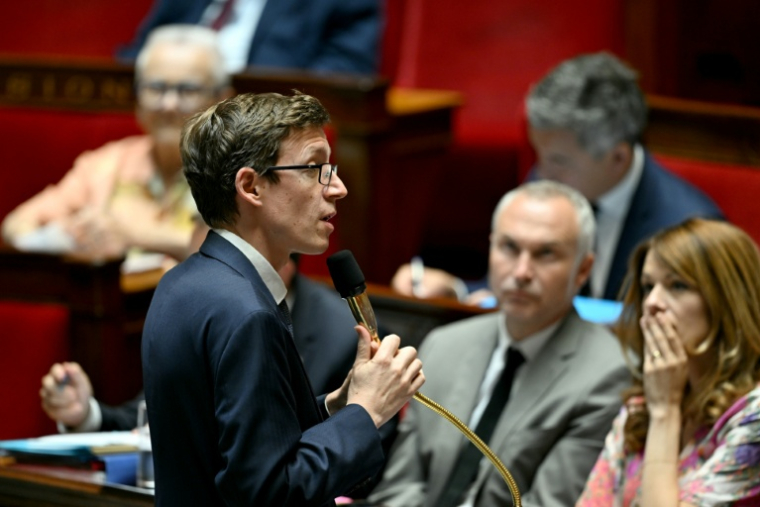 Le ministre de l'Education Edouard Geffray lors d'une séance de questions au gouvernement à l'Assemblée nationale, le 1er juillet 2026 à Paris ( AFP / Julie SEBADELHA )