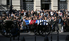 Le cortège funèbre de l'ancien président uruguayen José "Pepe" Mujica avance dans le centre-ville de Montevideo, le 14 mai 2025, au lendemain de son décès ( AFP / Eitan ABRAMOVICH )