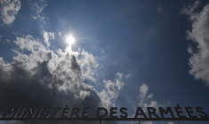 Le drone présenté par le ministère des Armées est susceptible de voler sans interruption pendant plusieurs mois (photo d'illustration) ( AFP / JULIEN DE ROSA )