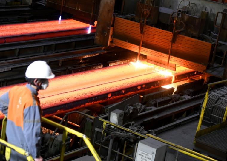Des ouvriers metallurgistes sur le site ArcelorMittalle 11 février 2022 à Dunkerque, dans le Nord ( AFP / FRANCOIS LO PRESTI )