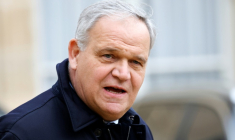 François-Noël Buffet, alors ministre attaché au ministre de l'Intérieur, à la sortie de l'Elysée, le 23 janvier 2025 à Paris ( AFP / Ludovic MARIN )