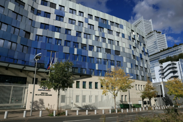 Le bâtiment qui abrite  la direction de la police judiciaire à Paris, où siège la  BRB (Brigade de répression du banditisme), le 26 octobre 2025 ( AFP / Alain JOCARD )
