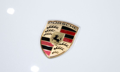 Le logo de Porsche lors de l'assemblée générale annuelle du groupe Volkswagen à Berlin