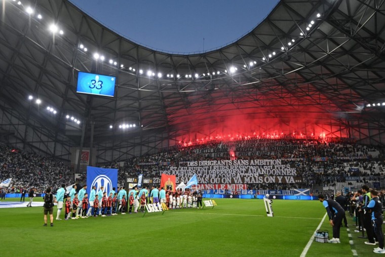 Les virages du Vélodrome s'en prennent aux dirigeants de l'OM