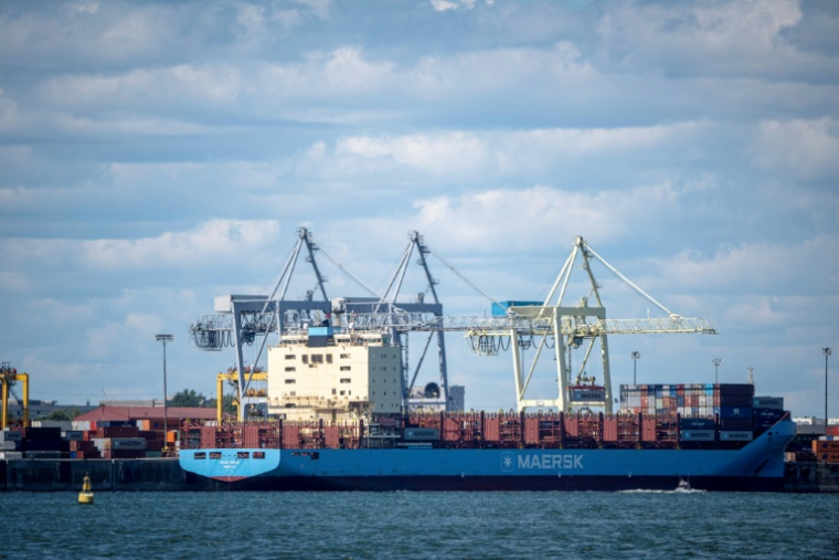 Des conteneurs d'expédition à bord d'un cargo au port de Montréal, au Québec, le 1er août 2025 au Canada ( AFP / ANDREJ IVANOV )
