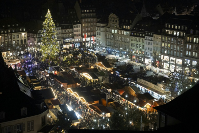 Le marché de Noël place Kléber à Strasbourg, le 26 novembre 2025 dans le Bas-Rhin ( AFP / ROMEO BOETZLE )