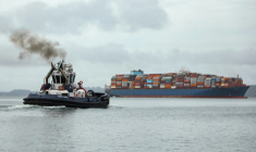 Un porte-conteneurs traverse le canal de Panama le 15 août 2025 ( AFP / Aris Martínez )