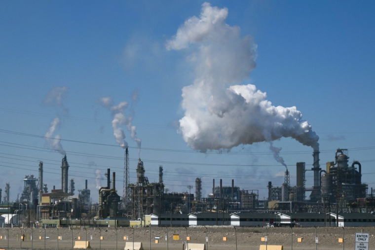 Un raffinerie à Wood Buffalo, dans la province de l'Alberta, au Canada (illustration) ( AFP / DAPHNE LEMELIN )
