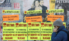 Affiches du syndicat français CGT contre le plan de réforme des retraites du gouvernement français à Bouguenais