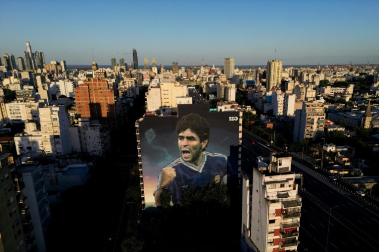 Fresque géante de Diego Maradona, le 10 mars 2025 à Buenos Aires ( AFP / LUIS ROBAYO )