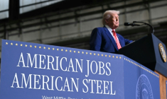 Le président américain Donald Trump s'exprime lors d'une visite de l'acierie US Steel à West Mifflin, en Pennsylvanie, le 30 mai 2025 ( AFP / SAUL LOEB )