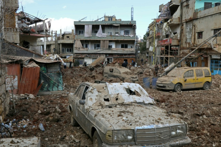 Photographie prise lors d’une visite de presse organisée par le Hezbollah  montrant des destructions dans la ville de Nabi Sheet après une opération militaire israélienne dans la vallée de la Bekaa, au Liban, le 7 mars 2026 ( AFP / Nidal SOLH )