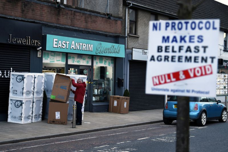 BREXIT: LONDRES MENACE DE DÉNONCER LE PROTOCOLE SUR L'IRLANDE DU NORD