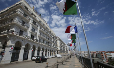 Drapeaux algérien et français à Alger, Algérie