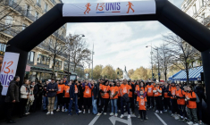 La présidente de l'Assemblée nationale française, Yael Braun-Pivet au départ de la Marche de la liberté organisée en hommage aux victimes des attentats du 13 novembre 2015, à Paris, le 9 novembre 2025 ( AFP / STEPHANE DE SAKUTIN )